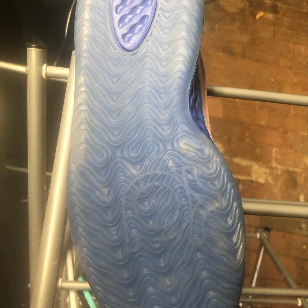 Youth basketball sneakers size 6.5. Worn twice